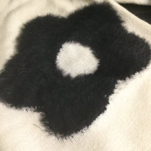 NWT Chloe + Jasmine size girls 8 ruffle at sleeve black and white/cream soft - Picture 5 of 9